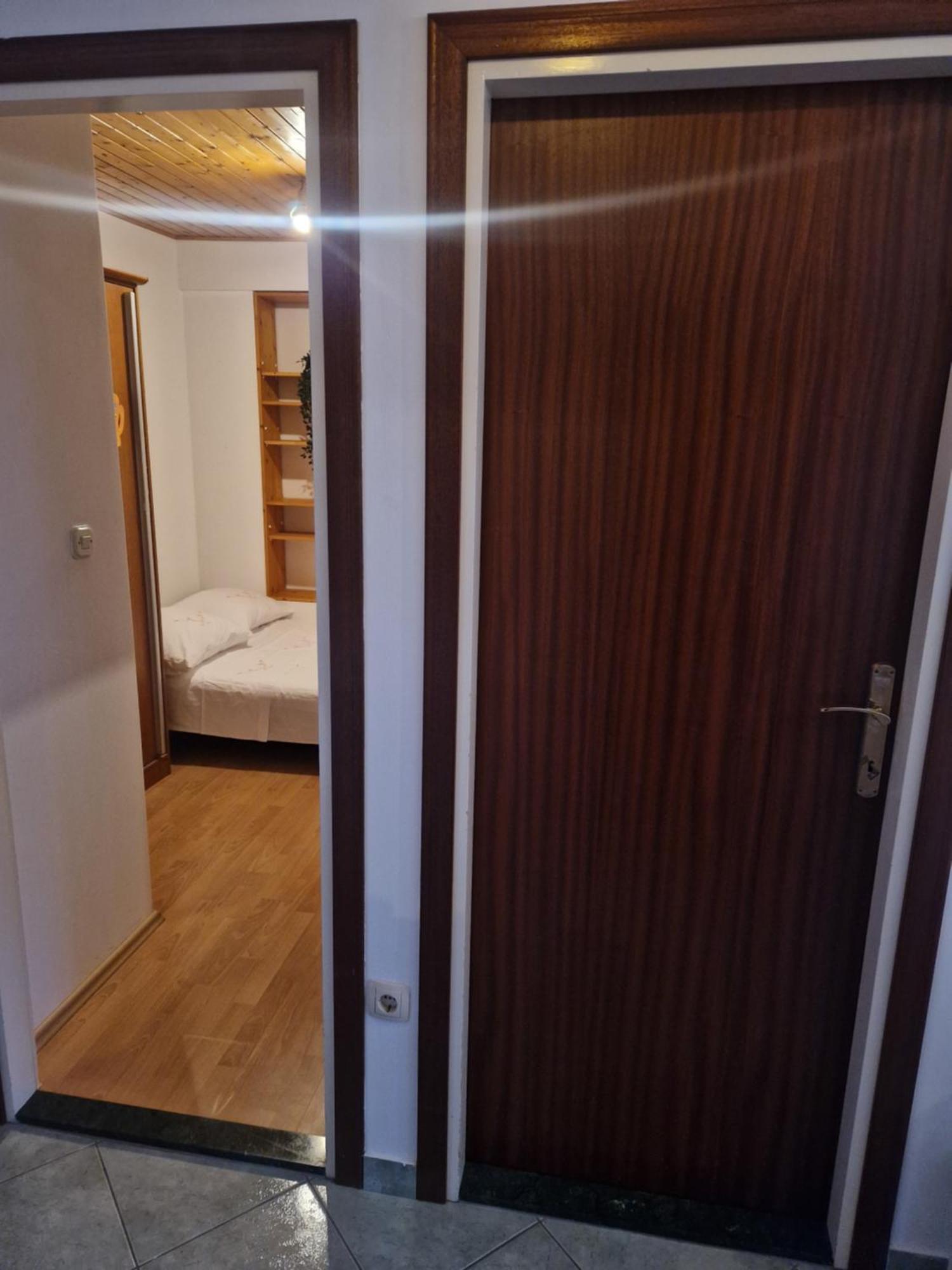 Grdelin Appartement Omiš Buitenkant foto