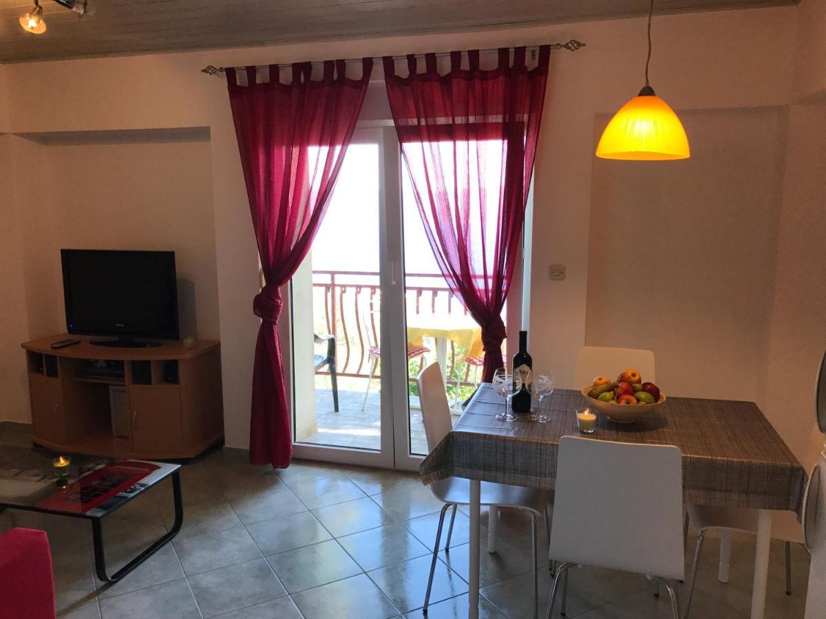 Grdelin Appartement Omiš Buitenkant foto