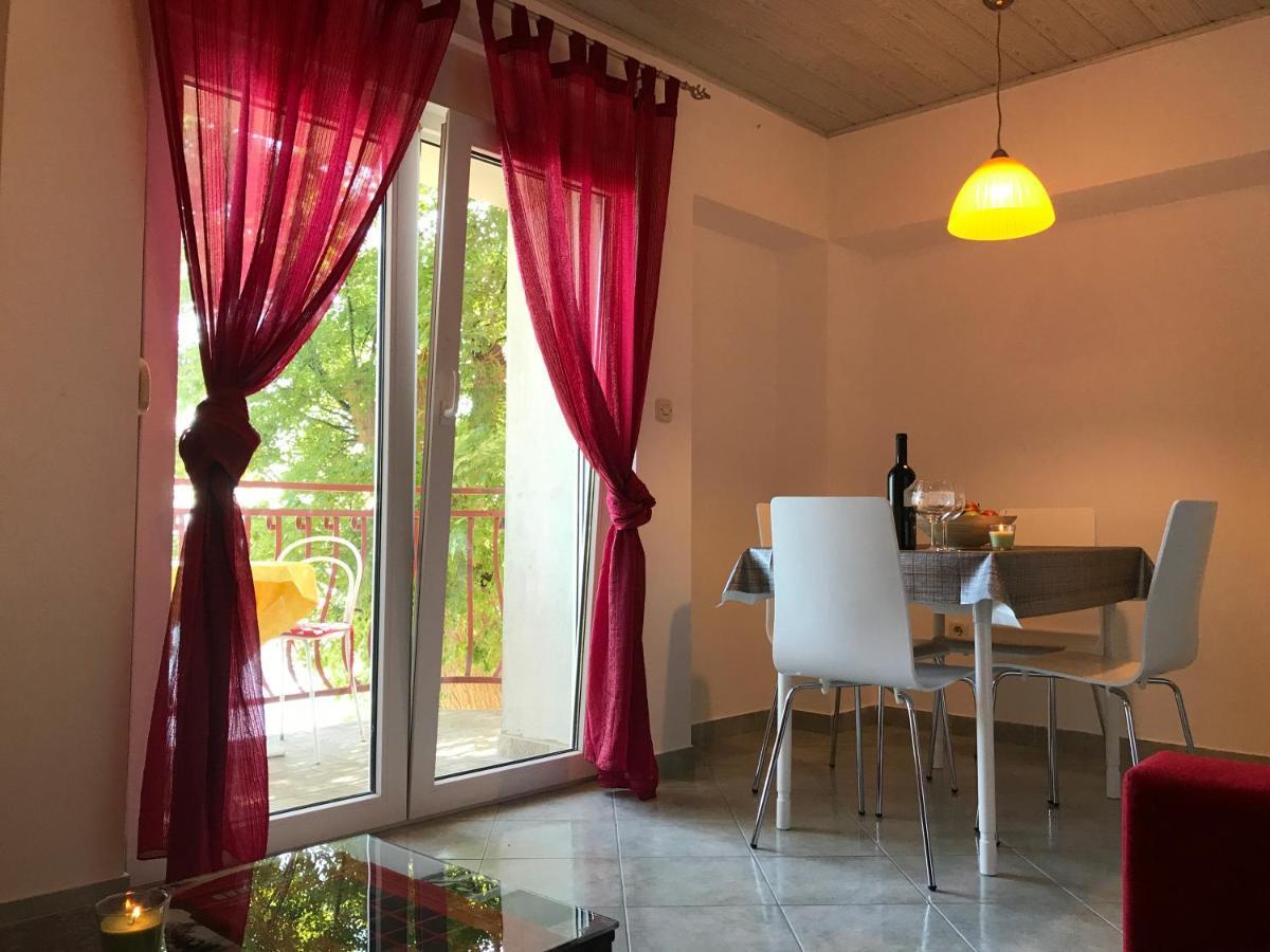 Grdelin Appartement Omiš Buitenkant foto