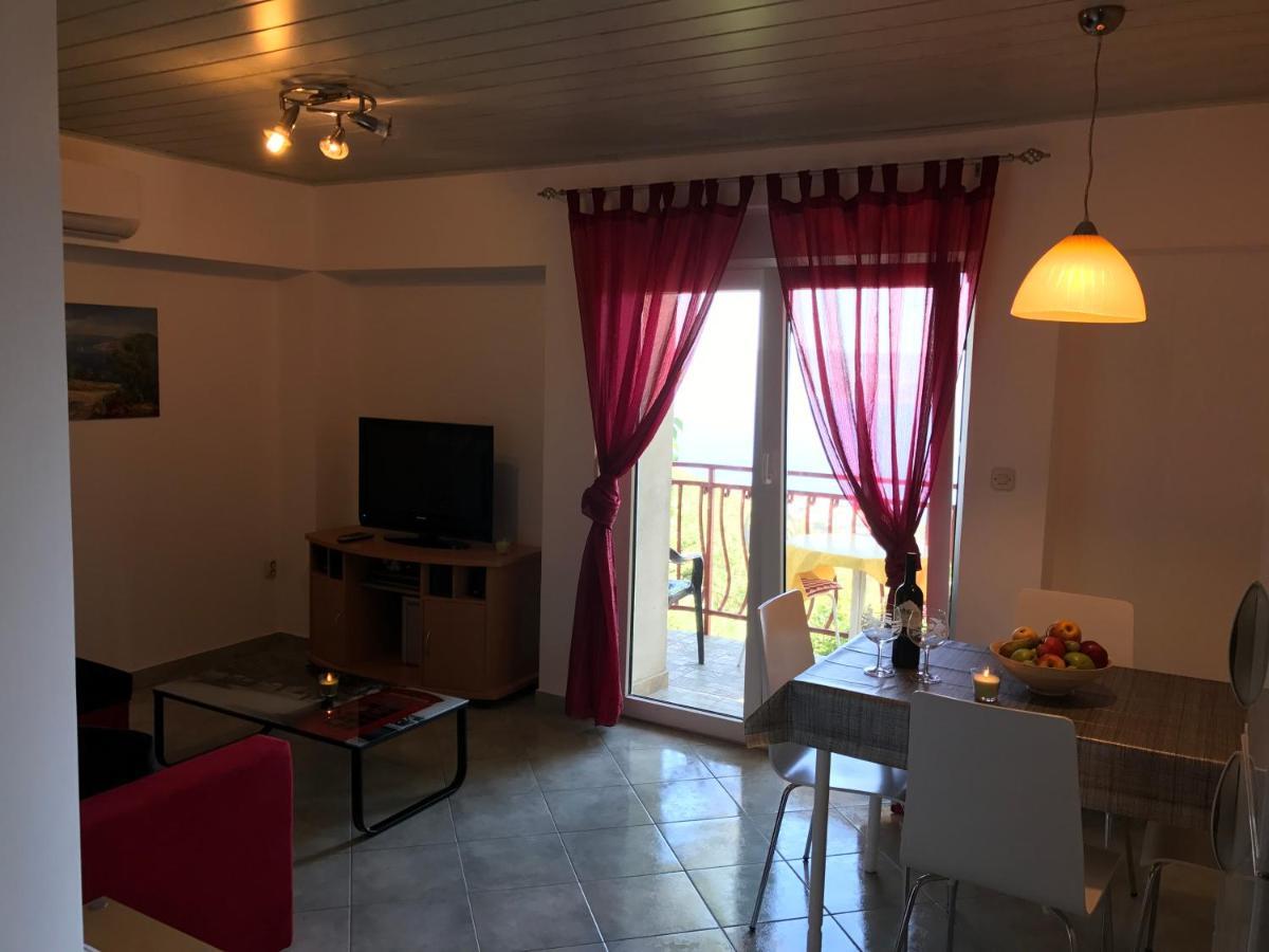Grdelin Appartement Omiš Buitenkant foto